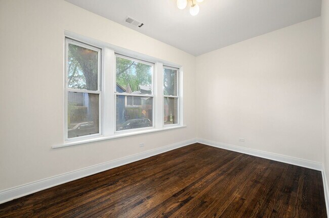 Building Photo - 1338 W Hollywood Ave