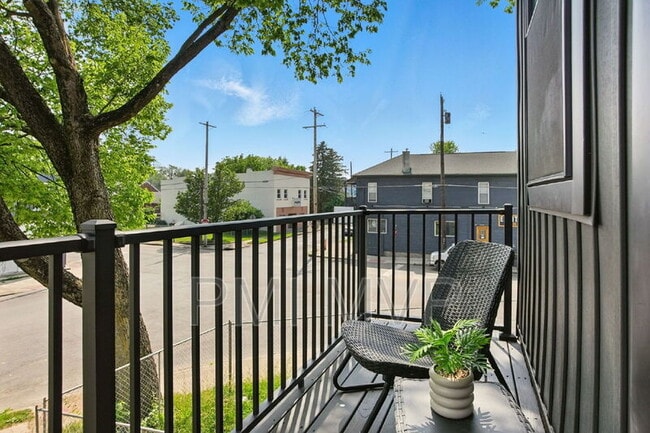 Building Photo - 92 E Innis Ave