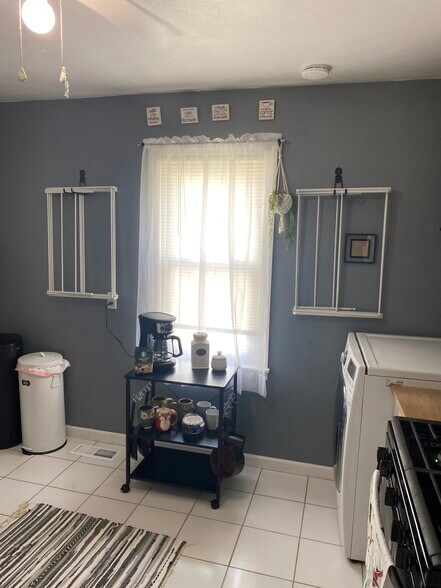 Building Photo - 1900 Dix Rd