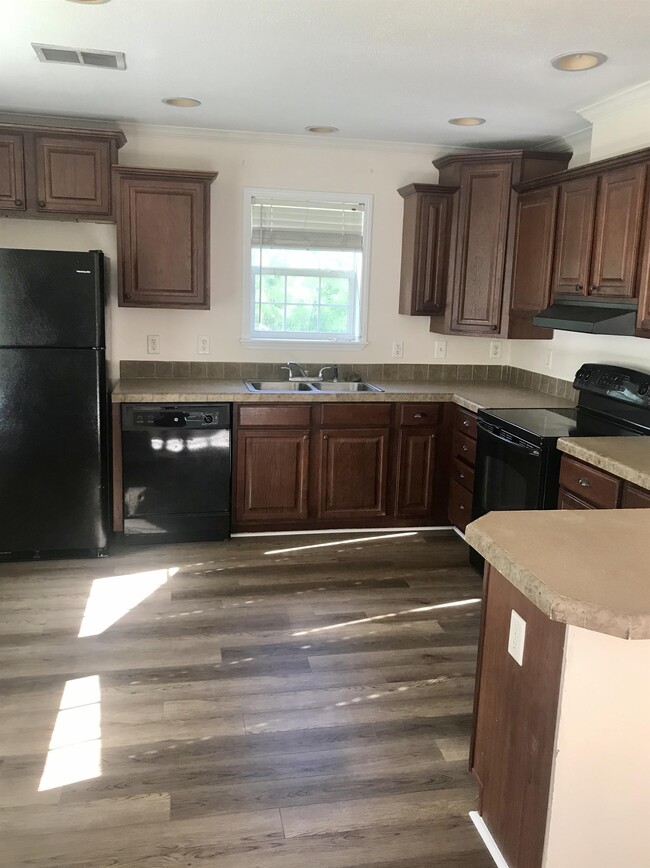 Building Photo - 6211 W Ridley St