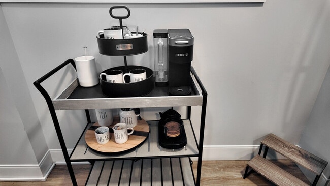 Building Photo - 1424 N Park Pl