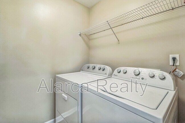 Building Photo - 647 Raphael Place