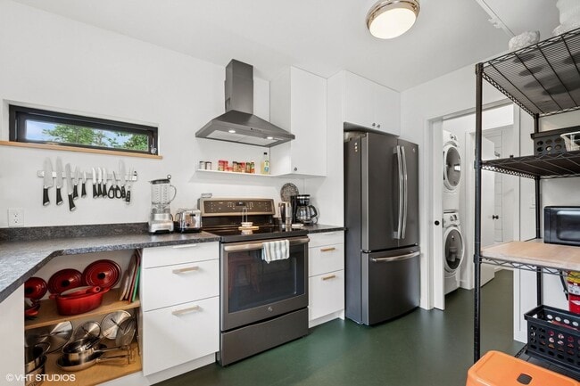 Building Photo - Furnished 2 Bed 2 Bath Columbia Falls Home