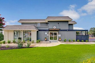 Building Photo - 8225 Calmont Ave