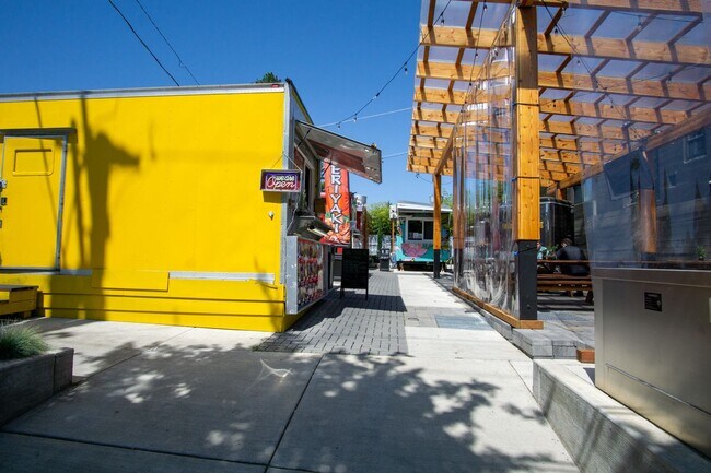 Building Photo - St. Johns Cool-Contemporary Studio