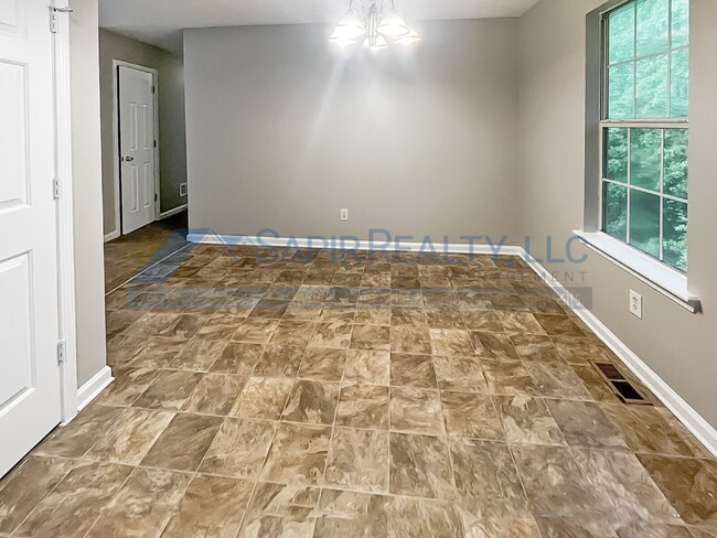 Building Photo - 220 Beechwood Ln