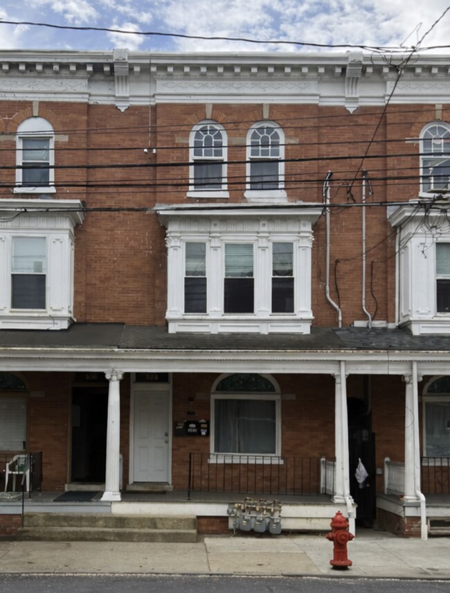 Building Photo - 528 E King St