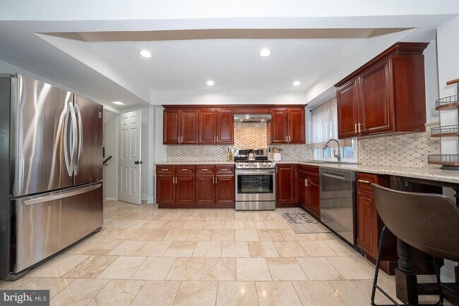 Building Photo - 227 E Hathaway Ln