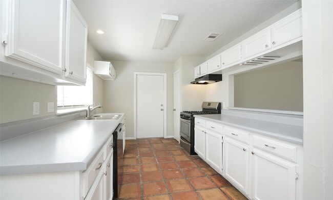 Building Photo - 13303 Hampton Falls Dr