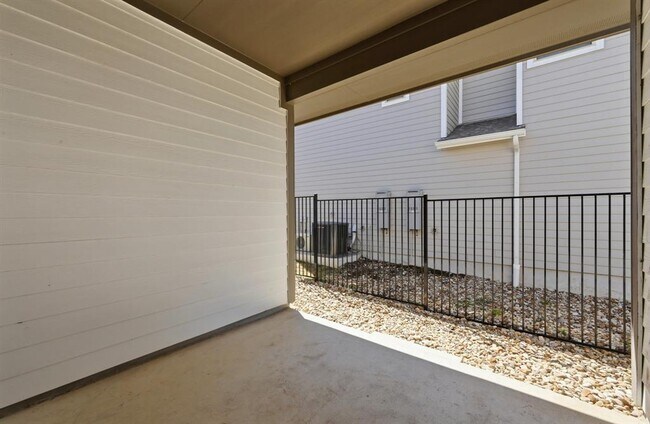 Building Photo - 8401 Orizzonte St