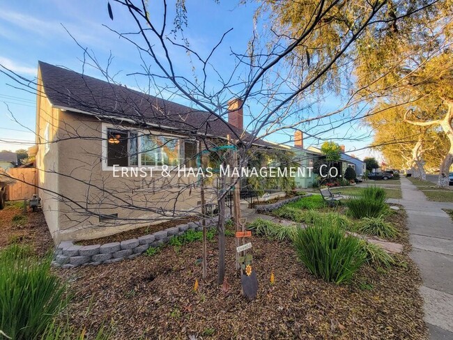 Building Photo - Beautiful Lakewood 3 Bedroom 2 Bath Home w...