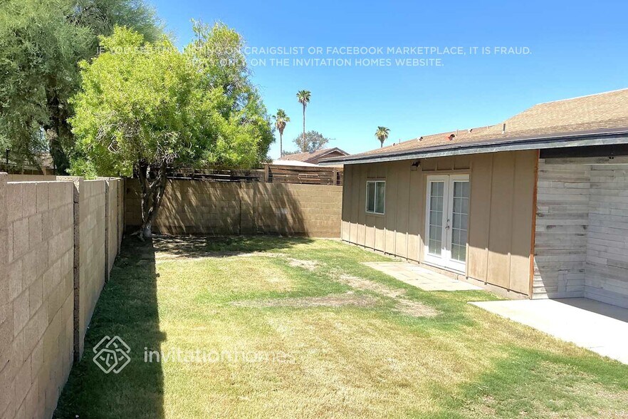Building Photo - 1319 E Ivyglen St