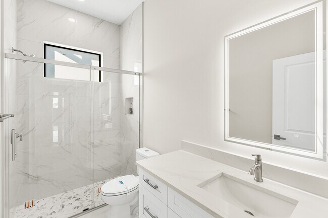 Building Photo - 2014 NE 9th Ave