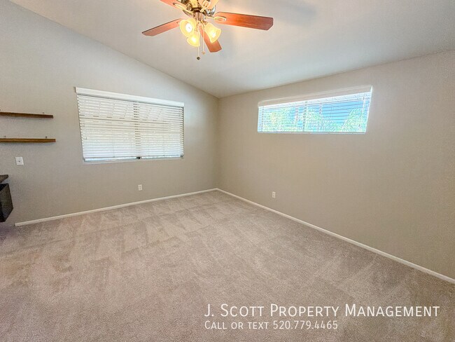 Building Photo - 3914 E Becker Ln