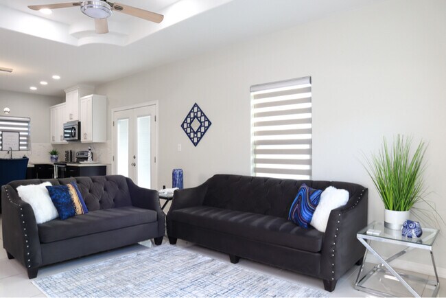 Primary Photo - 204 W Rutherford Ave