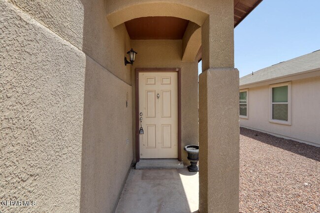 Building Photo - 2932 Pino Triste Dr