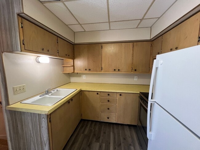 Building Photo - 406 S 6th Ave