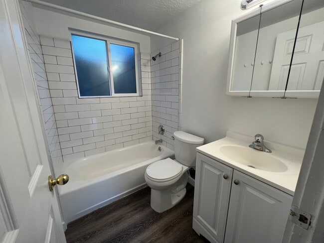Building Photo - 860 E 500 S