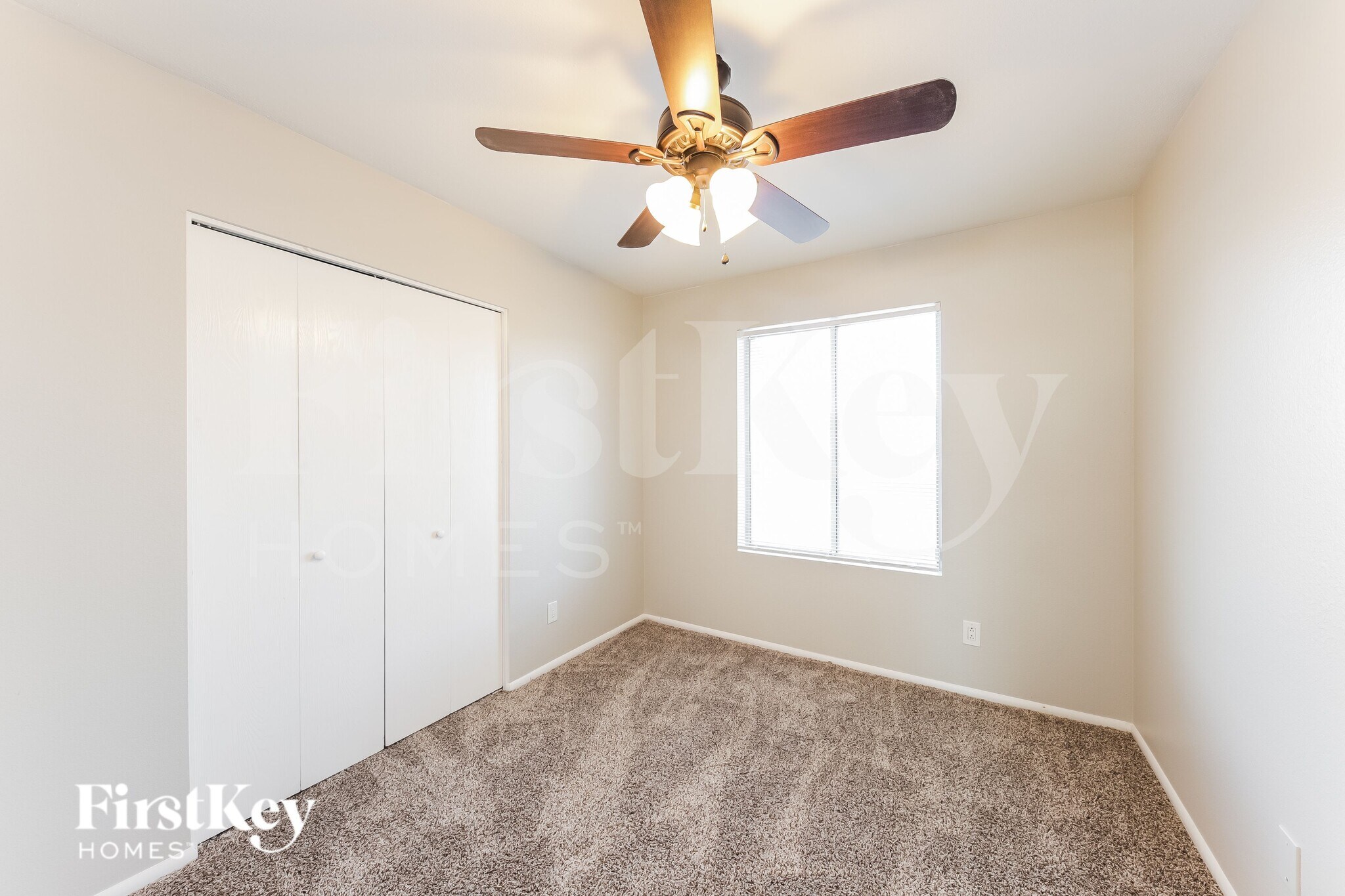 Building Photo - 2121 W Wickieup Ln