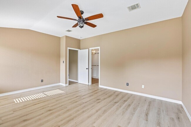 Building Photo - 2656 Bradley Ln
