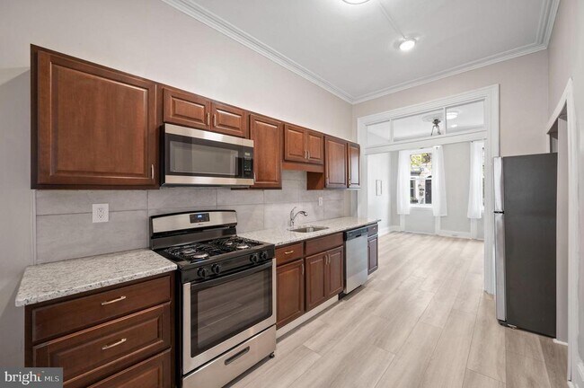 Building Photo - 2304 Catharine St