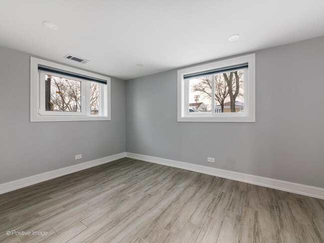 Building Photo - 7225 E Prairie Rd