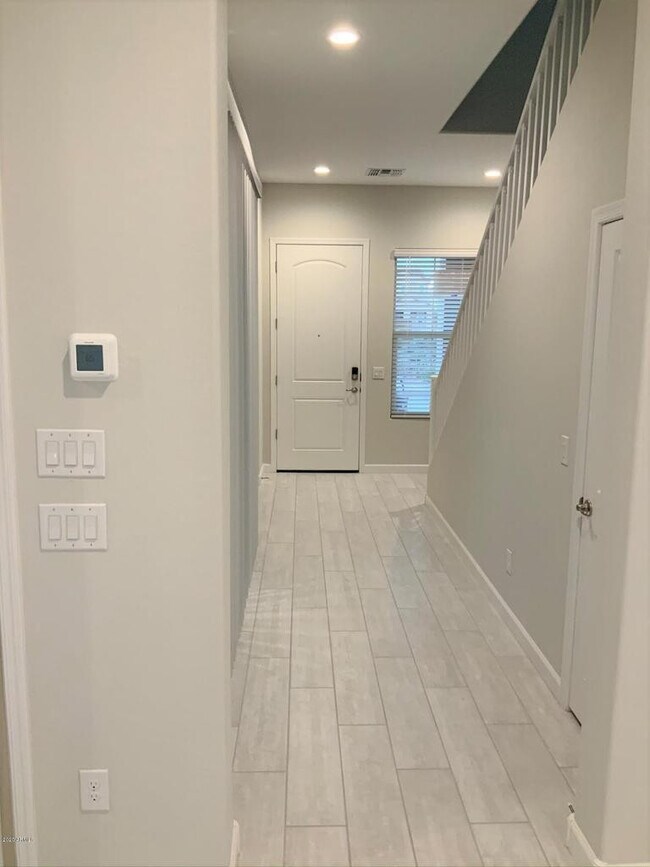 Building Photo - 6519 E Villa Maria Dr