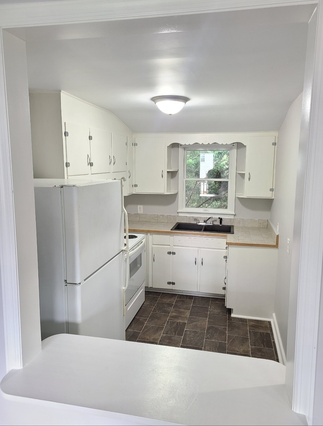 Kitchen - 909 w burke st