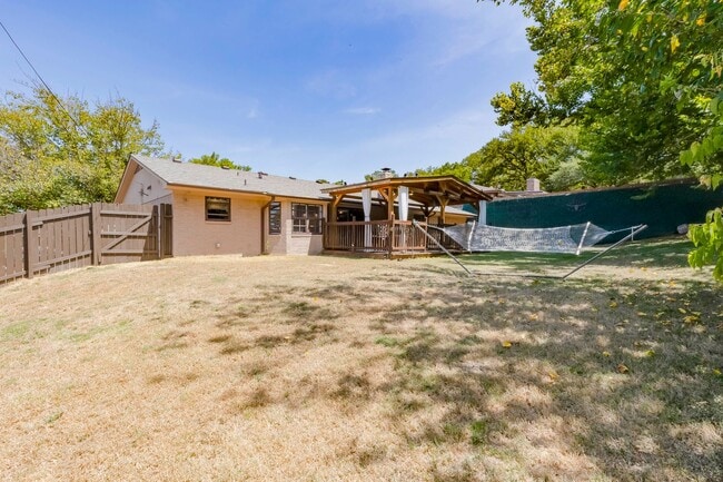 Building Photo - 906 Tammy Dr