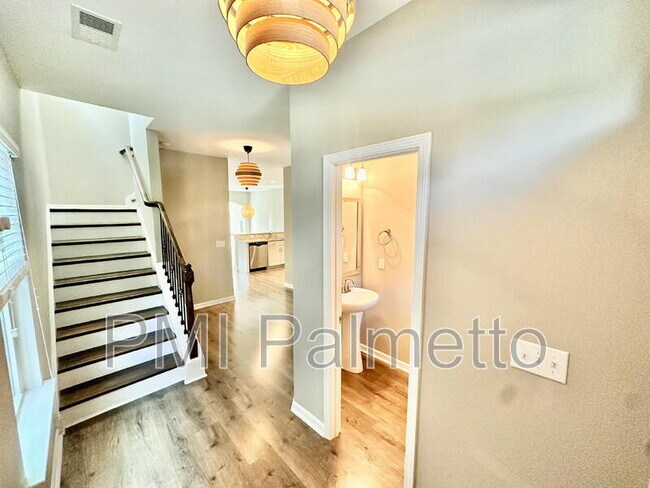 Building Photo - 117 Weeping Oak Ln