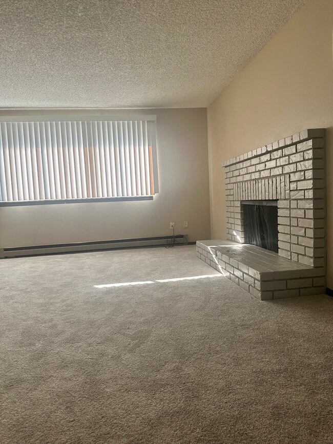 Building Photo - 1928 E Bridgeport Ave