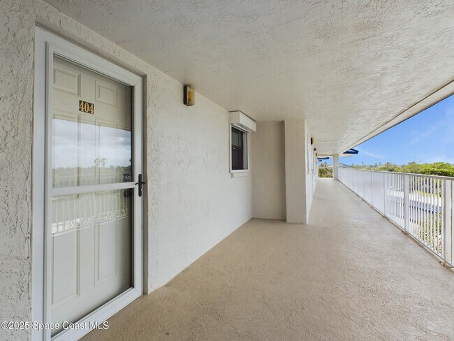 Building Photo - 2160 N Hwy A1A