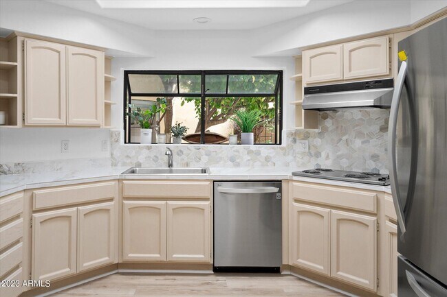 Building Photo - 8844 E San Rafael Dr