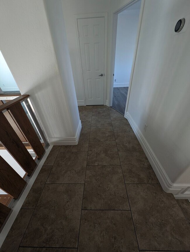 Building Photo - BEAUTIFUL EXECUTIVE STYLE home w/ entertai...
