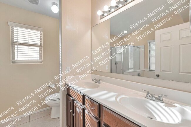 Building Photo - 1311 E Elm Rd