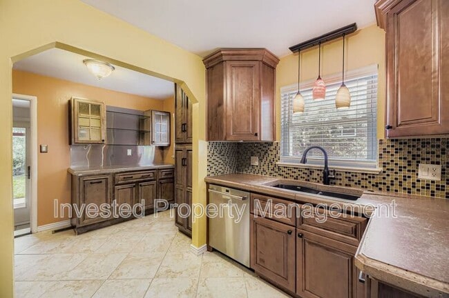 Building Photo - 6045 Marshall Ct