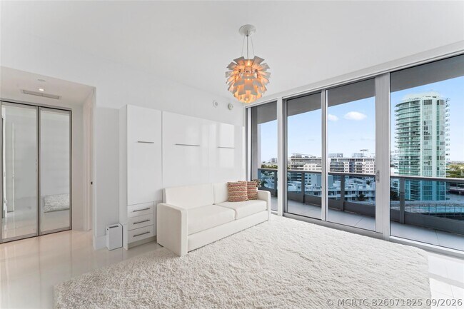 Building Photo - 5959 Collins Ave