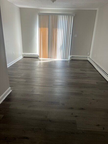 Building Photo - 16 Day St