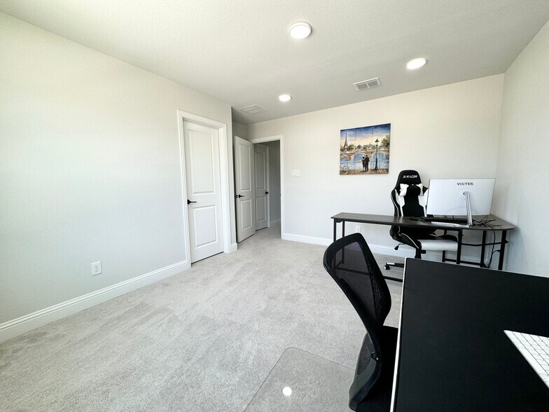 Building Photo - 2801 Riverview Rd