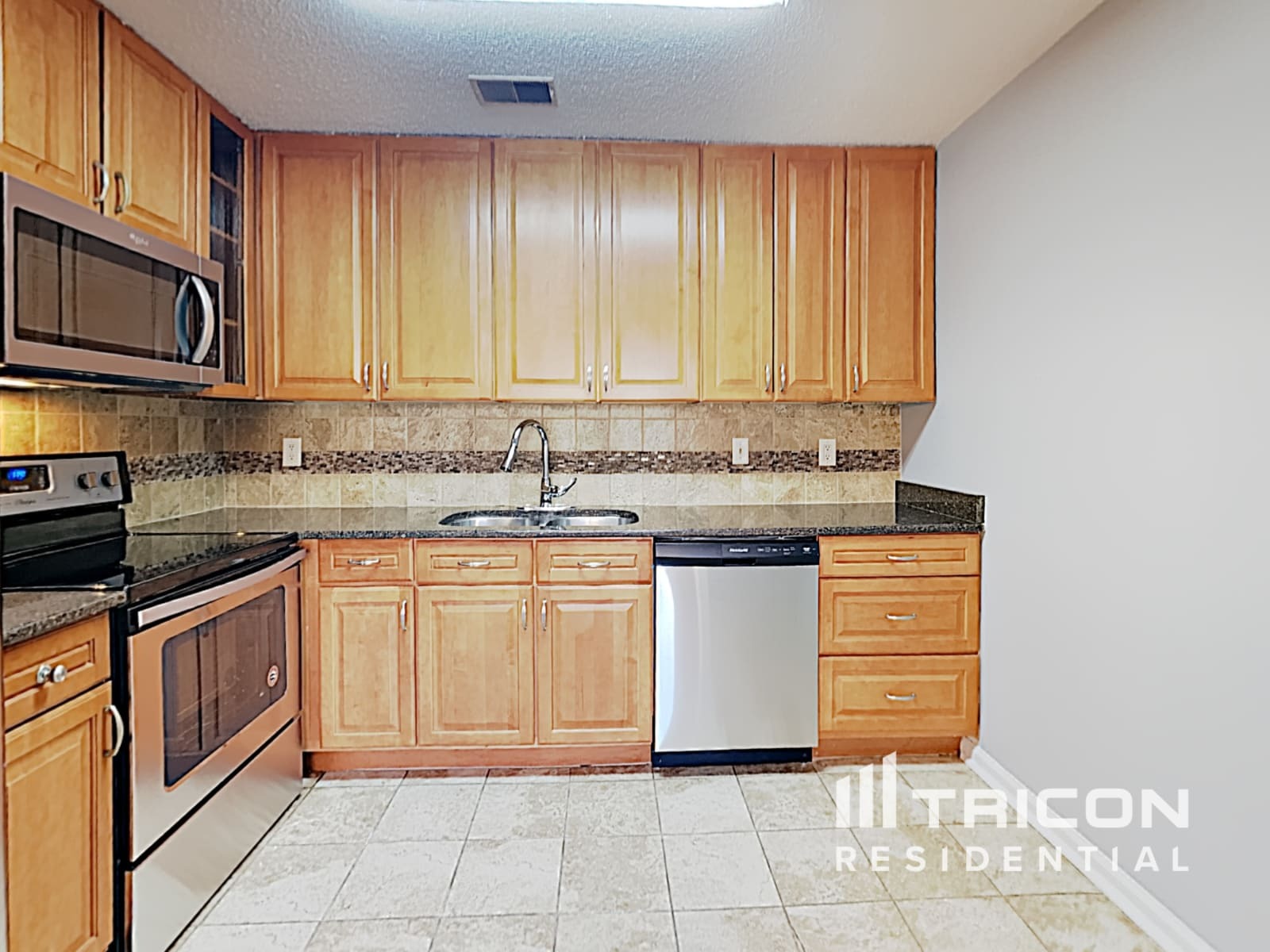 Building Photo - 389 Hillridge Dr