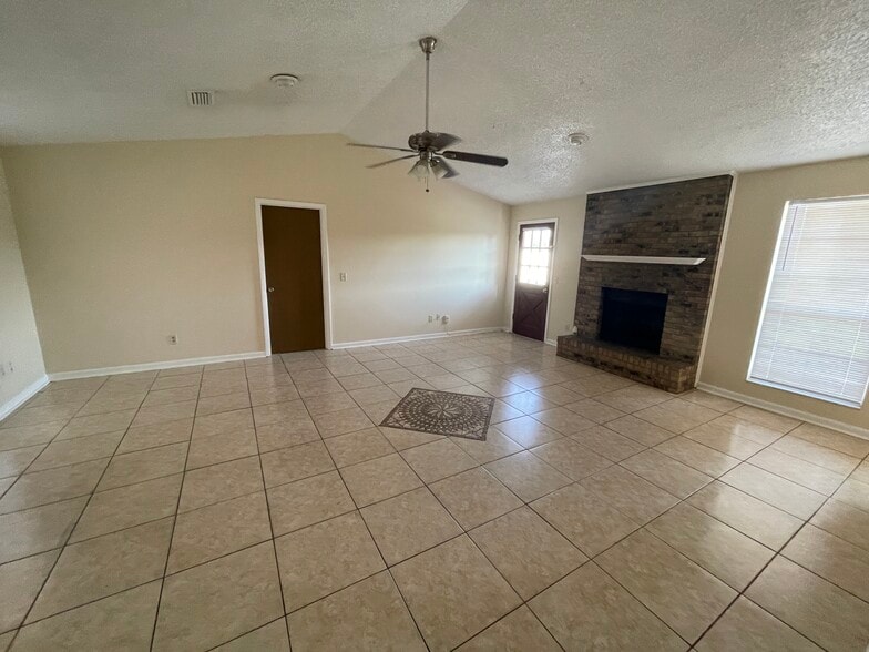 Building Photo - 2679 Aberdeen Ct