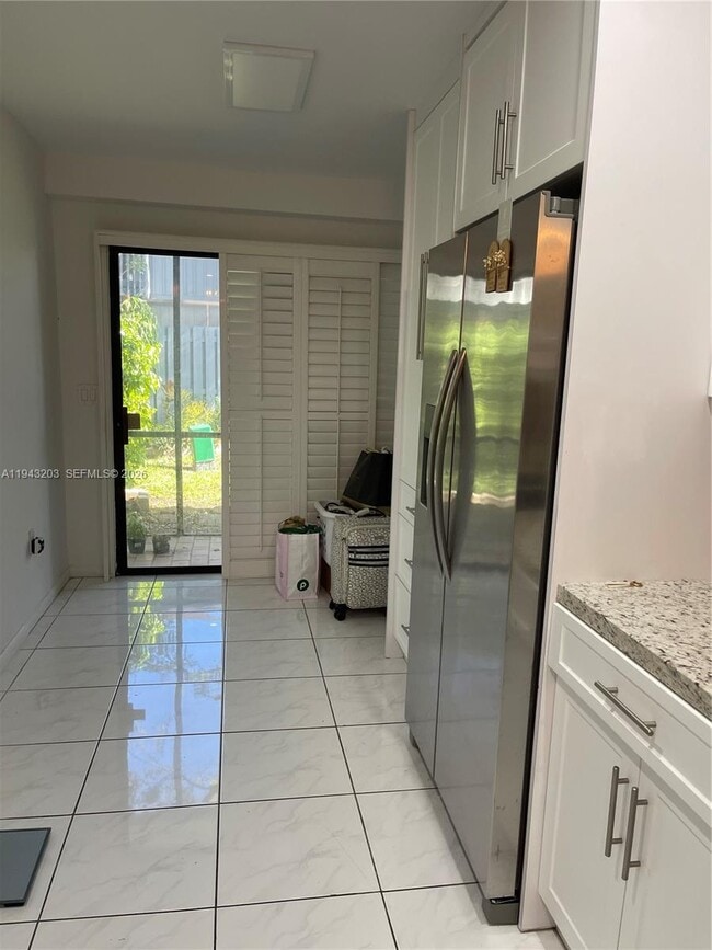 Building Photo - 1625 N 15th Terrace