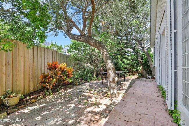 Building Photo - 44 Capistrano Dr