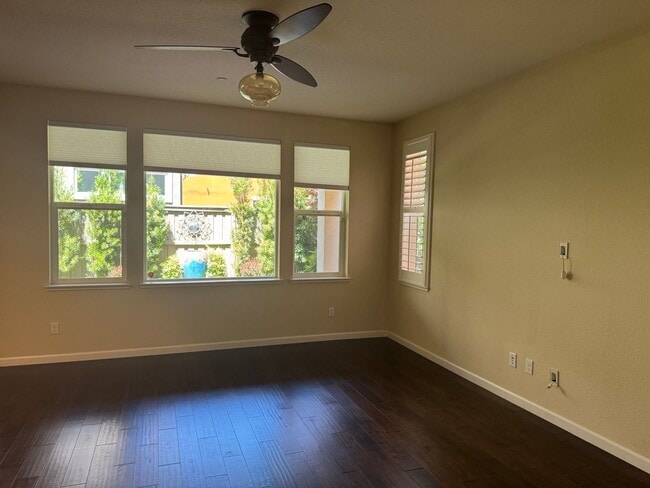 Building Photo - Great location close to Kaiser Roseville