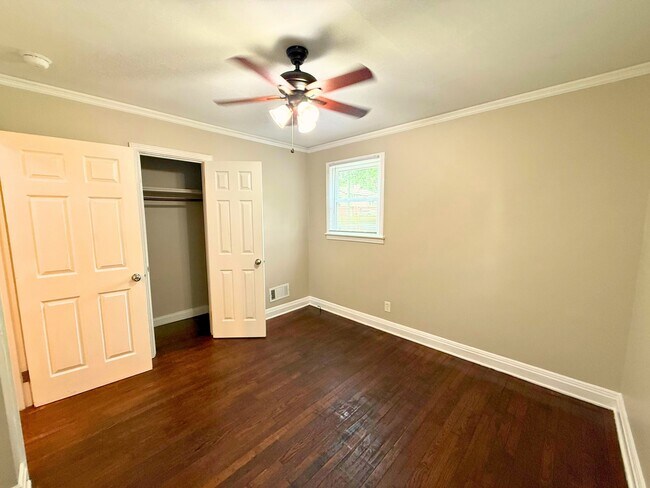 Building Photo - 12 Templewood Dr
