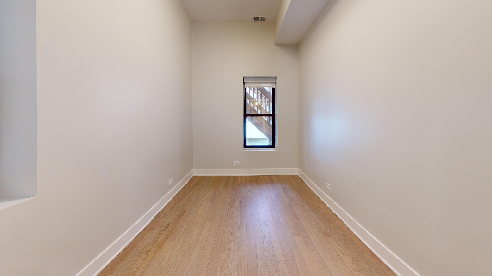 Building Photo - 2119 N Clark St