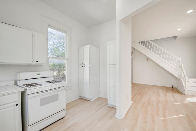 Building Photo - 81 San Marcos St