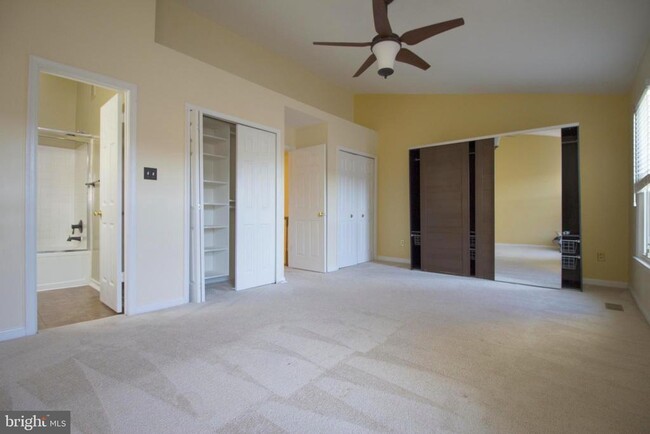 Building Photo - 5339 Buxton Ct