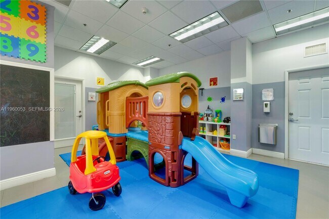 Building Photo - 1200 Brickell Bay Dr