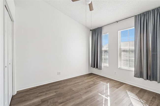 Building Photo - 571 Shoreham Ct NE